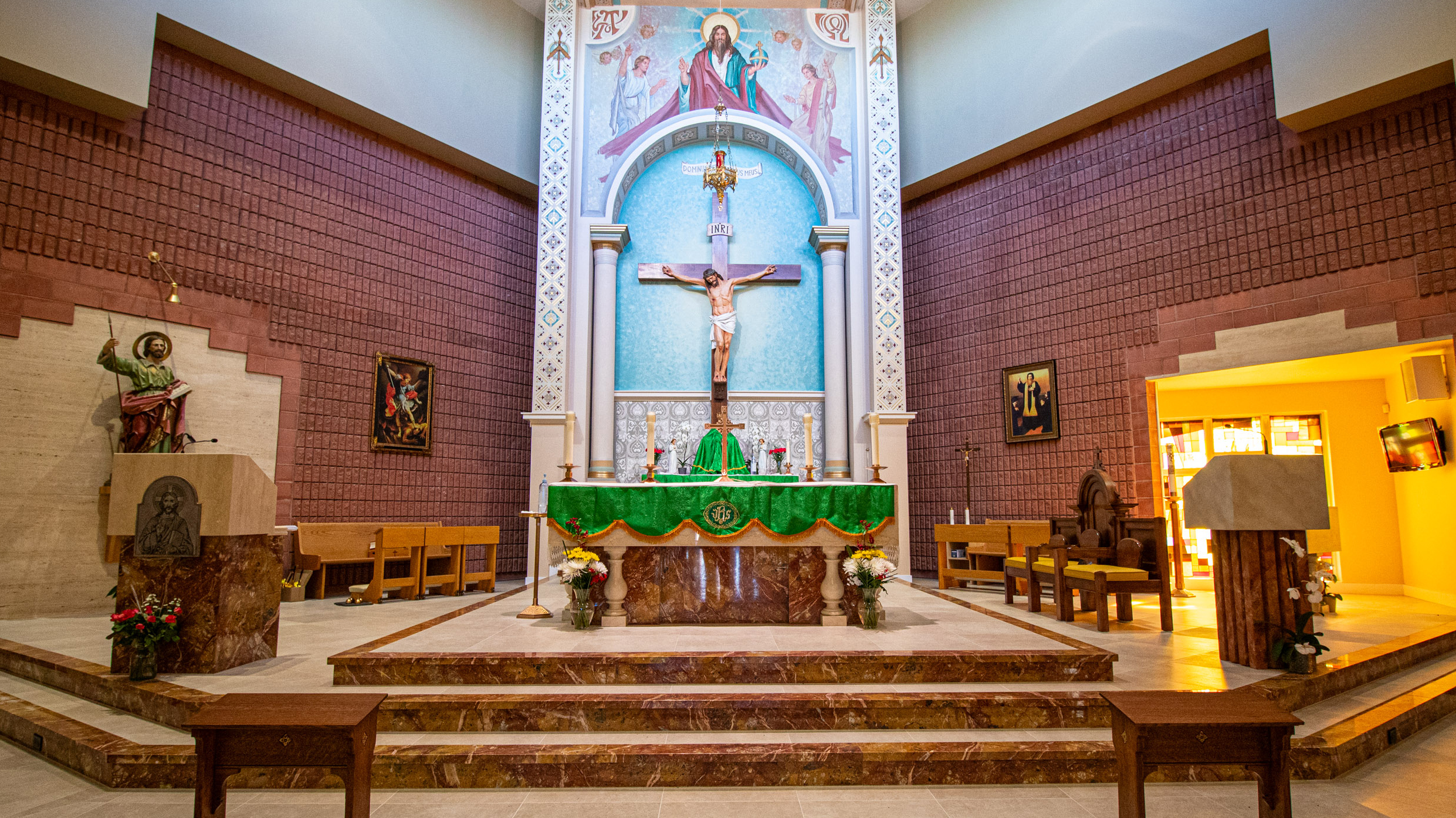 Archbishop Leo travels to St. Thomas Parish in Markham