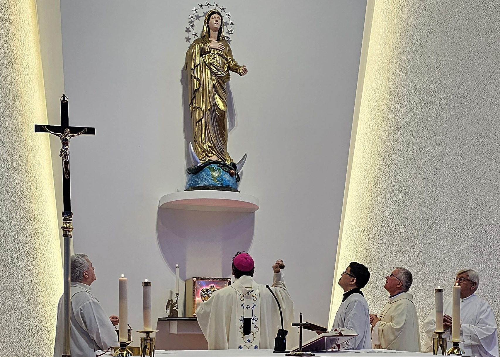 Archbishop Leo at Queen of Apostles