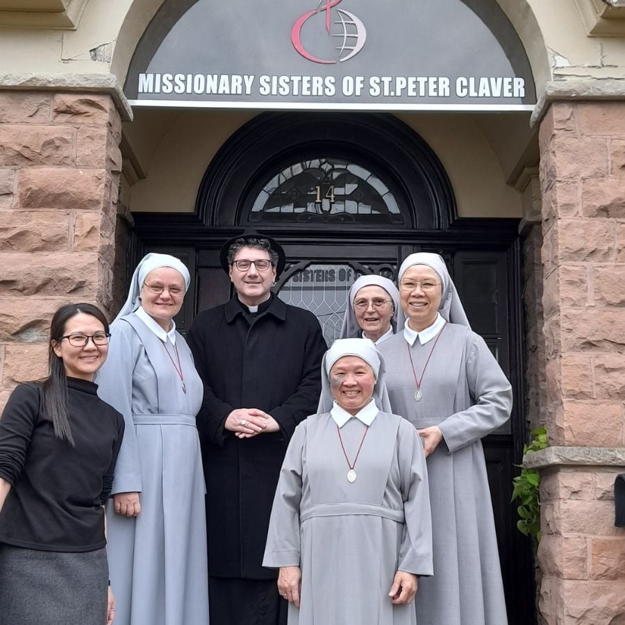 Missionary sisters